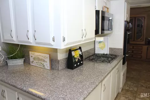 Kitchen - 704 44th St, Bakersfield, CA 93301 photo 3 of 4