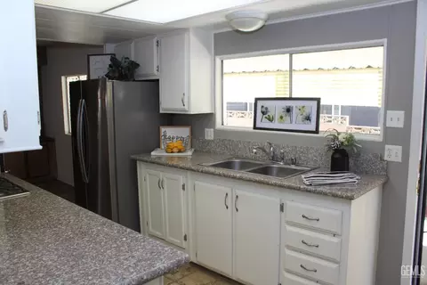 Kitchen - 704 44th St, Bakersfield, CA 93301 photo 2 of 4