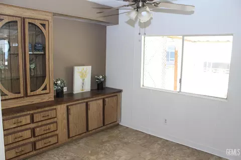 Dining - 704 44th St, Bakersfield, CA 93301 photo 1 of 1