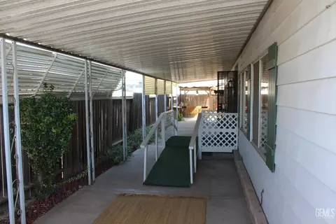 Exterior - 704 44th St, Bakersfield, CA 93301 photo 2 of 6
