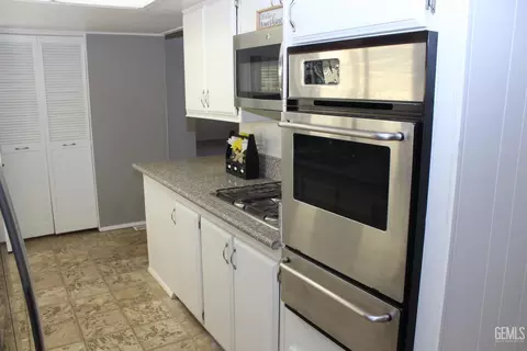 Kitchen - 704 44th St, Bakersfield, CA 93301 photo 4 of 4