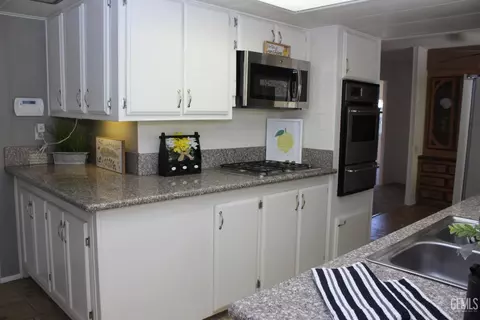 Kitchen - 704 44th St, Bakersfield, CA 93301 photo 1 of 4