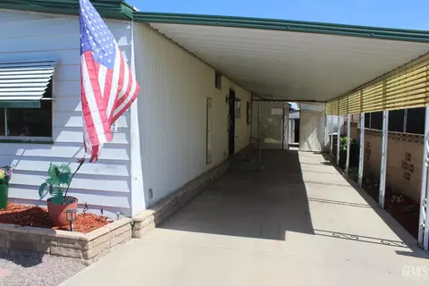 Exterior - 704 44th St, Bakersfield, CA 93301 photo 3 of 6