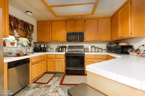 Kitchen - 10917 Via Vis, Bakersfield, CA 93311 photo 2 of 2