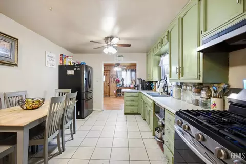Kitchen - 222 W E St, Tehachapi, CA 93561 photo 1 of 3
