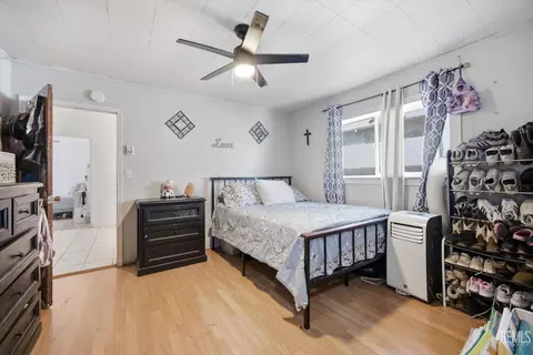 Bedroom - 222 W E St, Tehachapi, CA 93561 photo 4 of 4
