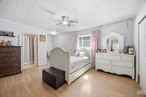 Bedroom - 222 W E St, Tehachapi, CA 93561 photo 2 of 4