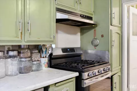 Kitchen - 222 W E St, Tehachapi, CA 93561 photo 3 of 3