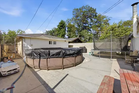 Exterior - 222 W E St, Tehachapi, CA 93561 photo 5 of 6