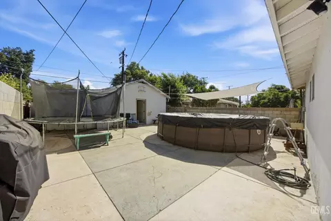 Exterior - 222 W E St, Tehachapi, CA 93561 photo 3 of 6