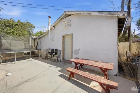 Exterior - 222 W E St, Tehachapi, CA 93561 photo 6 of 6