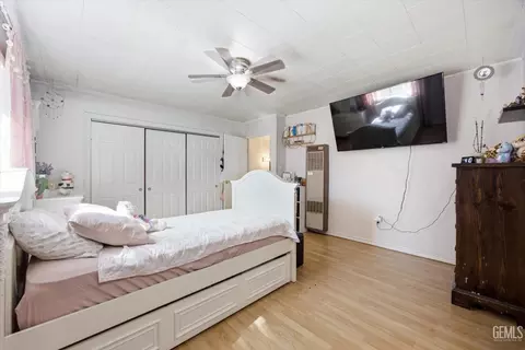 Bedroom - 222 W E St, Tehachapi, CA 93561 photo 3 of 4