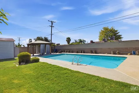 Exterior - 923 Devore Ave, Bakersfield, CA 93308 photo 3 of 5
