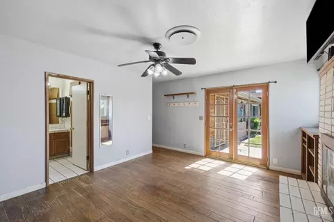 Living - 923 Devore Ave, Bakersfield, CA 93308 photo 4 of 4