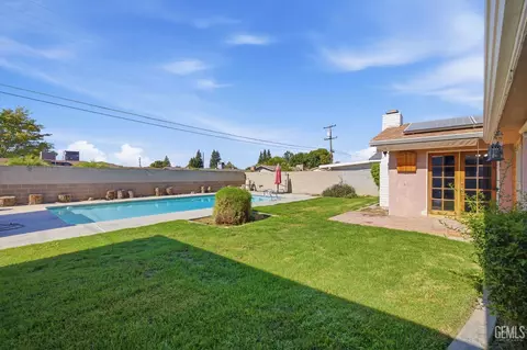 Exterior - 923 Devore Ave, Bakersfield, CA 93308 photo 2 of 5