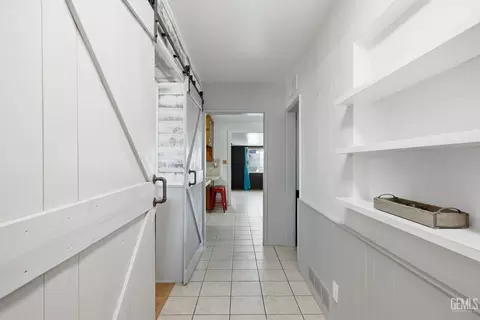 Entry Way - 923 Devore Ave, Bakersfield, CA 93308 photo 1 of 3