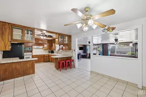 Kitchen - 923 Devore Ave, Bakersfield, CA 93308 photo 1 of 5