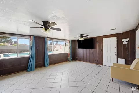 Living - 923 Devore Ave, Bakersfield, CA 93308 photo 1 of 4