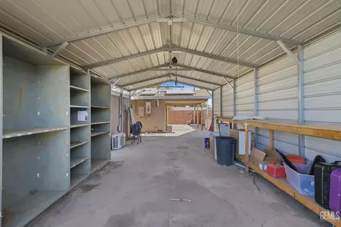 Entry Way - 923 Devore Ave, Bakersfield, CA 93308 photo 3 of 3