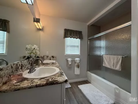 Bath - 110 E Kern St, Taft, CA 93268 photo 2 of 3