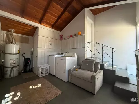 Other - 110 E Kern St, Taft, CA 93268 photo 3 of 4