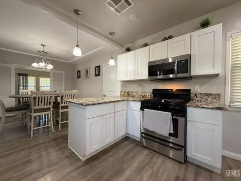 Kitchen - 110 E Kern St, Taft, CA 93268 photo 2 of 2