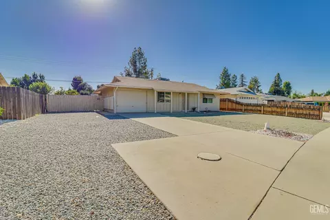 709 La Puente Dr, Bakersfield, CA 93309
