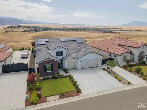 6909 Aquamarine Dr, Bakersfield, CA 93306