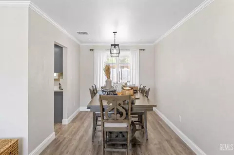 Dining - 407 Sierra St, Taft, CA 93268 photo 1 of 2