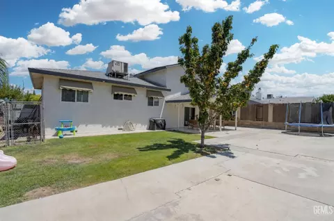 Exterior - 407 Sierra St, Taft, CA 93268 photo 7 of 7