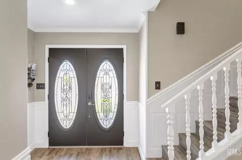 Entry Way - 407 Sierra St, Taft, CA 93268 photo 3 of 5