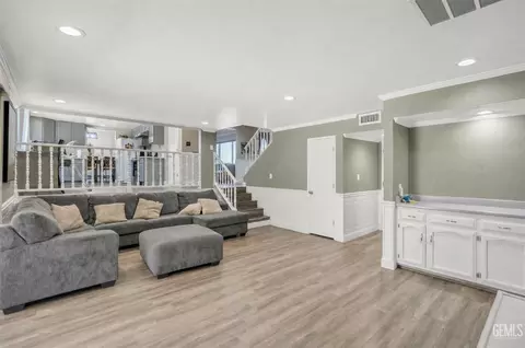 Living - 407 Sierra St, Taft, CA 93268 photo 5 of 5