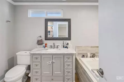Bath - 407 Sierra St, Taft, CA 93268 photo 4 of 6