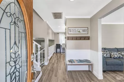 Entry Way - 407 Sierra St, Taft, CA 93268 photo 2 of 5