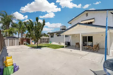 Exterior - 407 Sierra St, Taft, CA 93268 photo 6 of 7