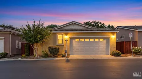 10302 Oldham Ln, Bakersfield, CA 93306