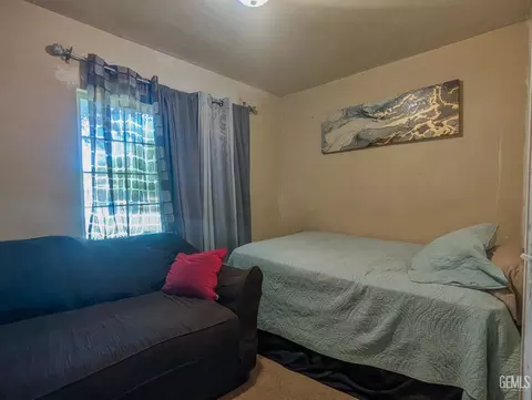 Bedroom - 243 E Orange Ave, Shafter, CA 93263 photo 1 of 2