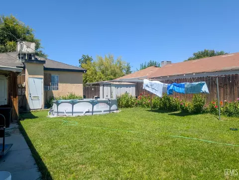 Exterior - 243 E Orange Ave, Shafter, CA 93263 photo 3 of 3