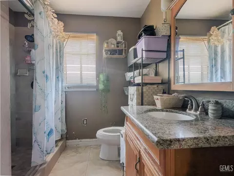 Bath - 243 E Orange Ave, Shafter, CA 93263 photo 1 of 2