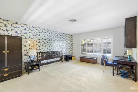 2444 Pine St, Bakersfield, CA 93301 photo 31