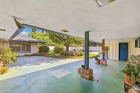 2444 Pine St, Bakersfield, CA 93301 photo 55