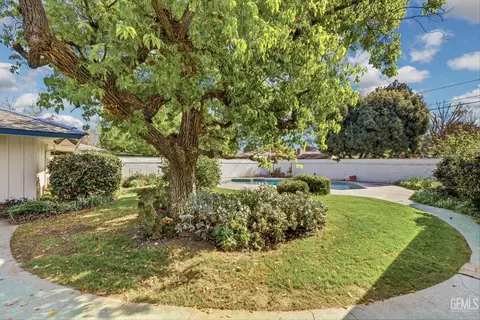 2444 Pine St, Bakersfield, CA 93301 photo 57
