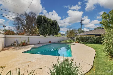 2444 Pine St, Bakersfield, CA 93301 photo 59