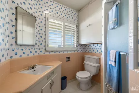2444 Pine St, Bakersfield, CA 93301 photo 49