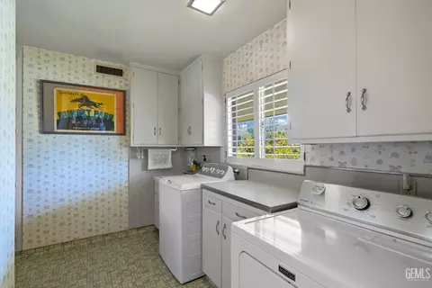 2444 Pine St, Bakersfield, CA 93301 photo 50