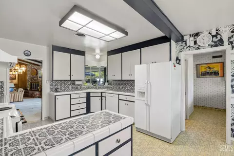 2444 Pine St, Bakersfield, CA 93301 photo 24