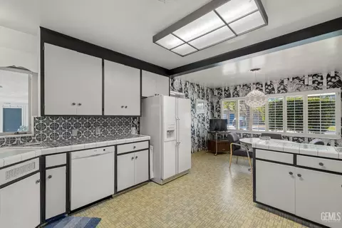 2444 Pine St, Bakersfield, CA 93301 photo 22