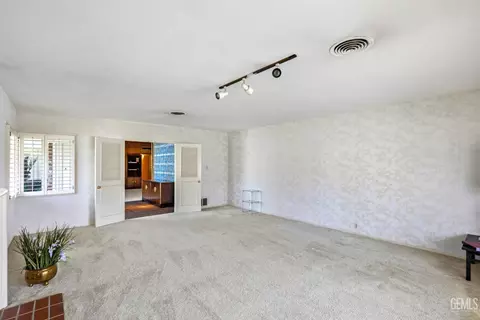 2444 Pine St, Bakersfield, CA 93301 photo 14