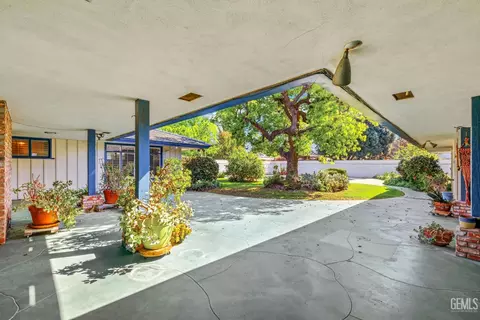 2444 Pine St, Bakersfield, CA 93301 photo 52