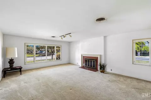 2444 Pine St, Bakersfield, CA 93301 photo 12